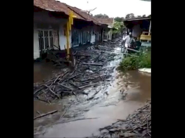 Bondowoso Dihantam Banjir Bandang, Video Dahsyatnya Air Bah Viral
