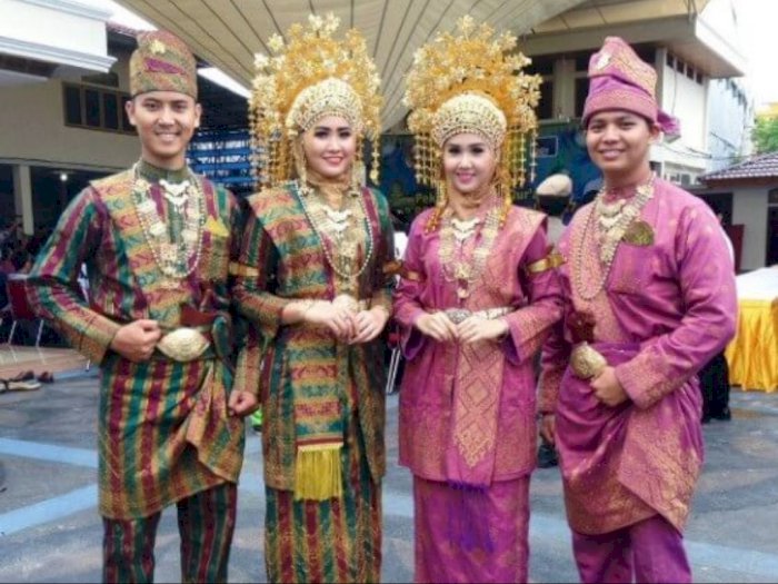 Inilah 34 Pakaian Adat Tradisional di Indonesia Indozone.id