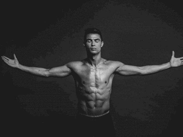 Cerita Dibalik Tubuh Atletis Ronaldo yang Ternyata Doyan Makan Pizza