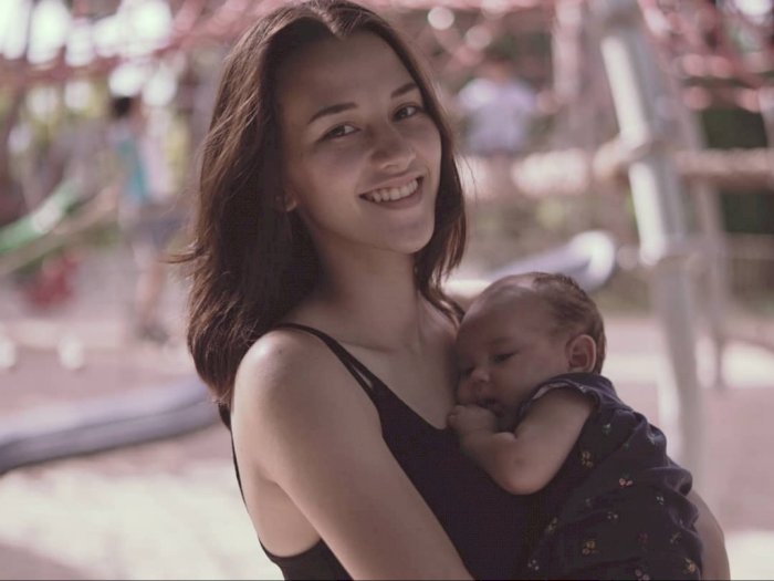 Intip Potret Terbaru Dahlia Poland, Si Mama Muda Cantik