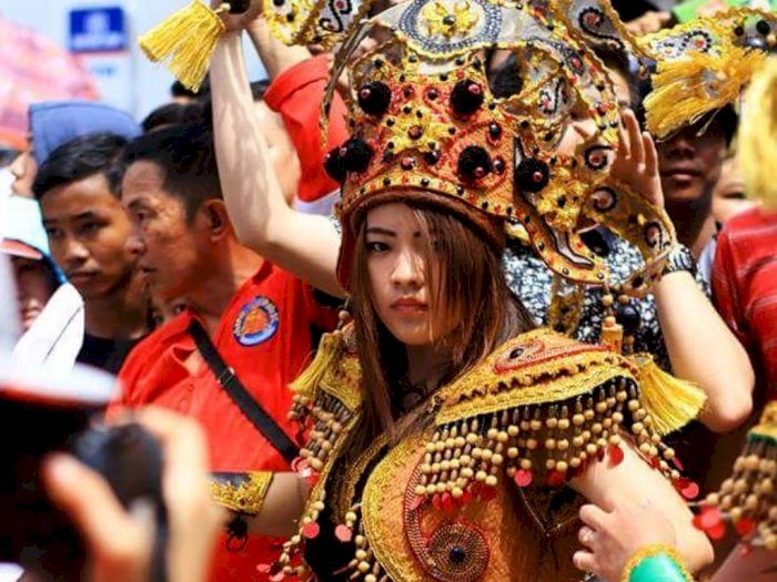 Mengenal Pawai Tatung, Tradisi Ekstrem di Singkawang yang Ikonik