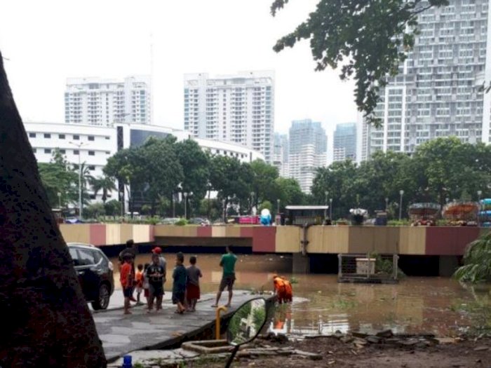 Underpass Kemayoran Kembali Terendam, Netizen: Ya Allah, Banjir Lagi?