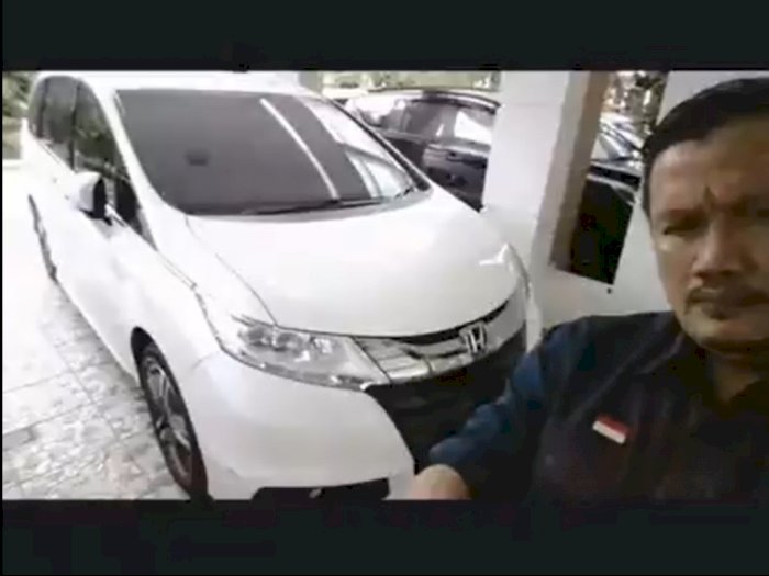 Viral Jual Mobil Pakai Foto Selfie, Pria Ini Jadi Guyonan Netizen 