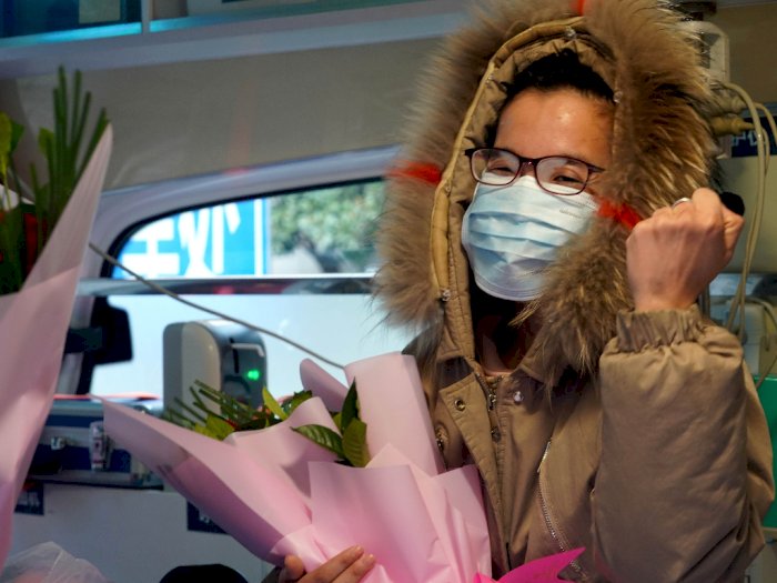FOTO: Pasien Virus Korona Sembuh, Ini Momen Bahagia Pulang dari RS
