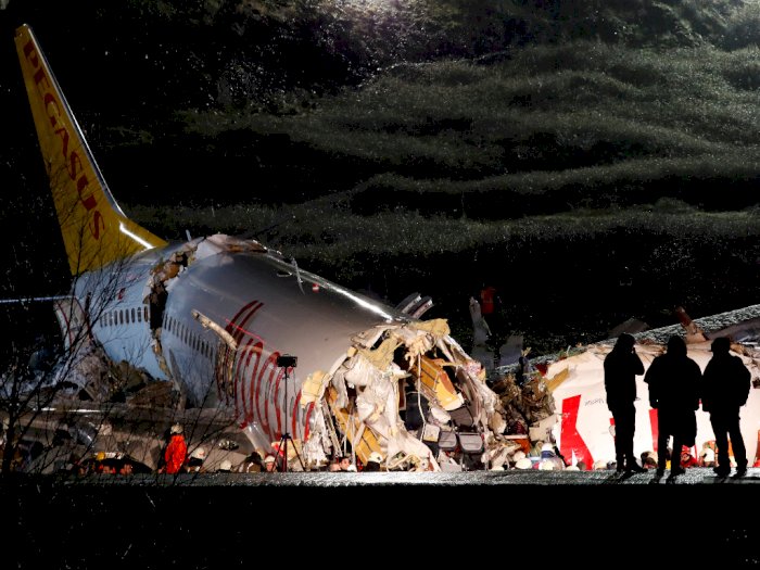 FOTO: Begini Kondisi Pesawat yang Terbelah Tiga di Bandara Istanbul