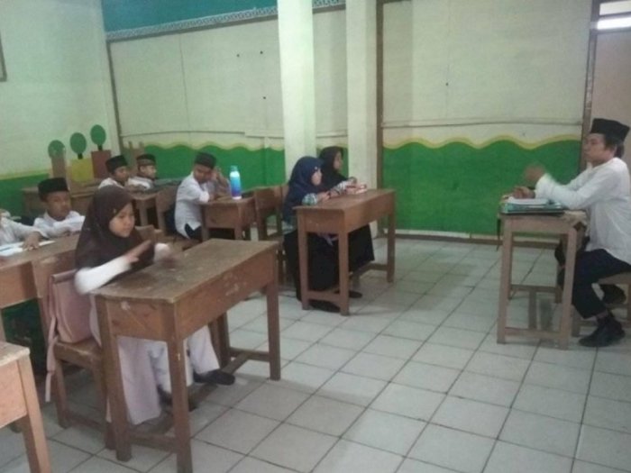 Guru Madrasah Diniyah Awaliyah di Banten Digaji Rp200 Ribu Per Bulan