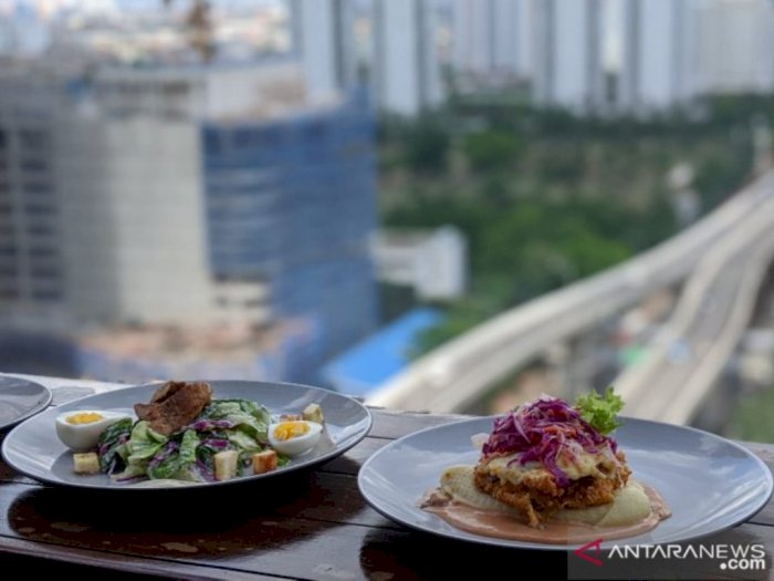 Dinner Romantis Sambil Melihat Keindahan Jakarta dari Ketinggian
