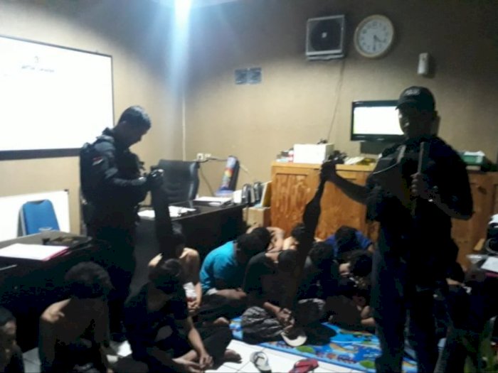 Diduga Anggota Gangster, Puluhan Pemuda Ditangkap Polisi