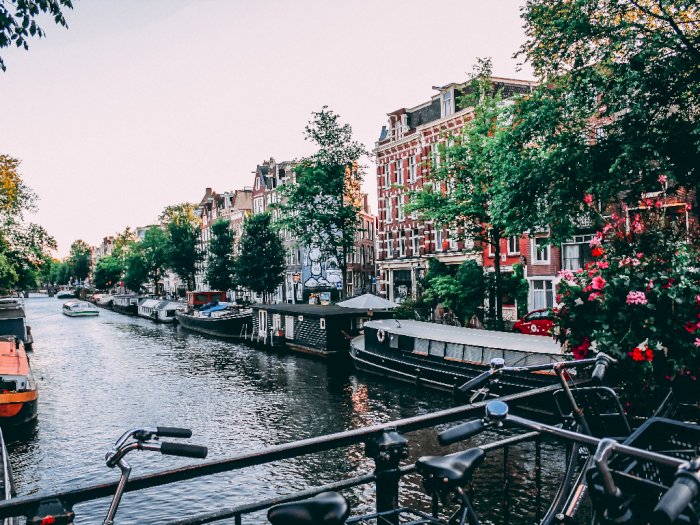 Amsterdam Wacanakan Larangan Turis Belanja Ganja