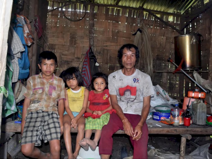 Ibunya Sudah Meninggal, 3 Bocah Ini Hidup di Rumah Kurang Layak Huni