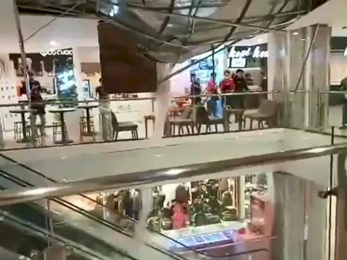 Detik-detik Plafon Malioboro Mall di Yogyakarta Jebol Akibat Hujan