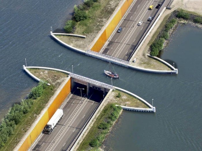 Jembatan Unik Veluwemeer Aqueduct yang Dilintasi Air di Atasnya