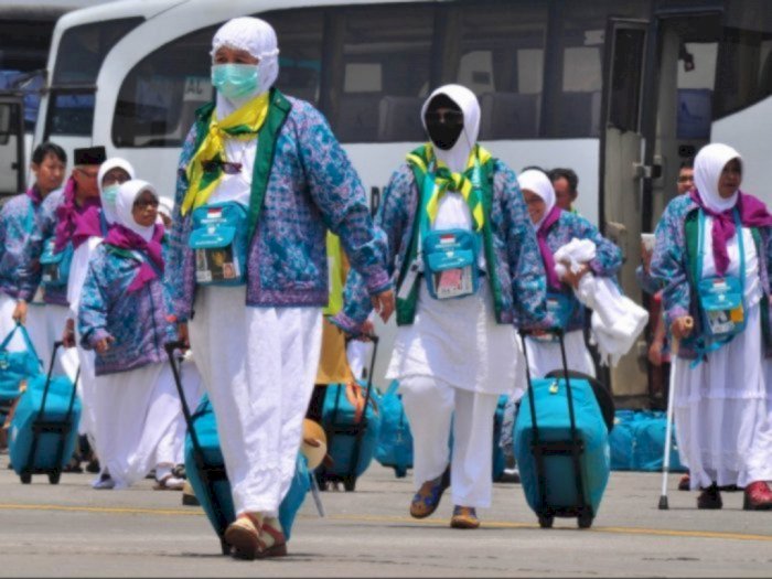 Penerbangan Umrah Disetop, Ratusan Jemaah Menumpuk di Bandara Soetta