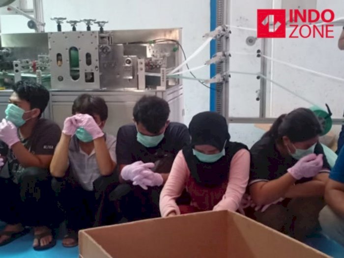 Busyet! Segini Keuntungan Per Hari Pabrik Masker Ilegal di Cilincing