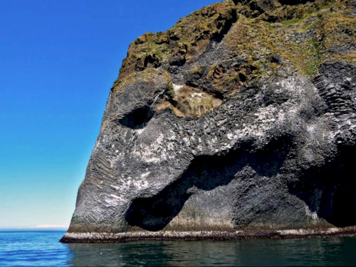 Pulau Berbentuk Gajah di Lepas Pantai Islandia