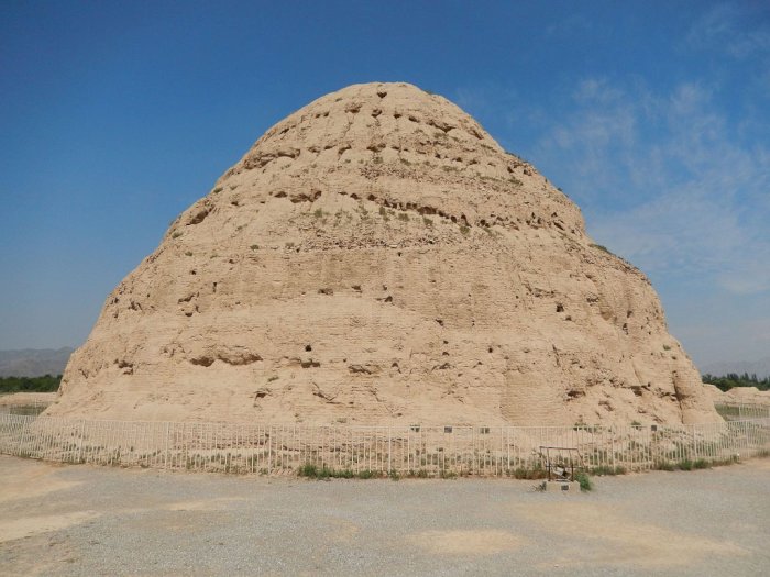 Makam Imperial Xia Barat, Piramida Tiongkok di kaki Pegunungan Helan