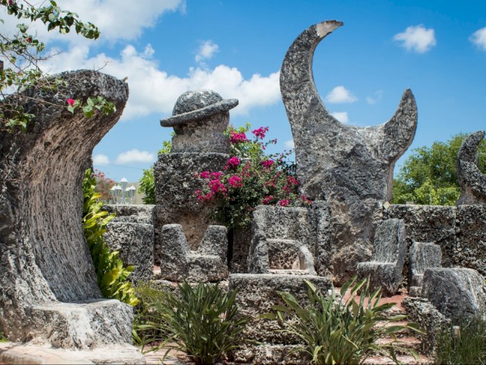 Kastil Koral, Monumen yang Dibangun Untuk Mengobati Patah Hati