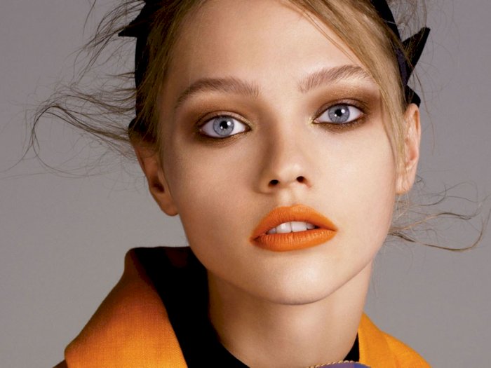 Anti Norak, Ini Cara yang Tepat Pakai Lipstik Warna Oranye