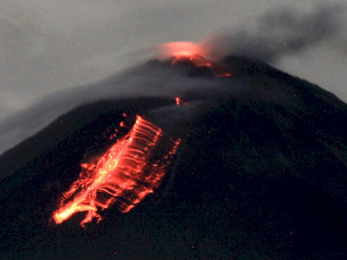 FOTO: Penampakan Guguran Lava Pijar Gunung Semeru