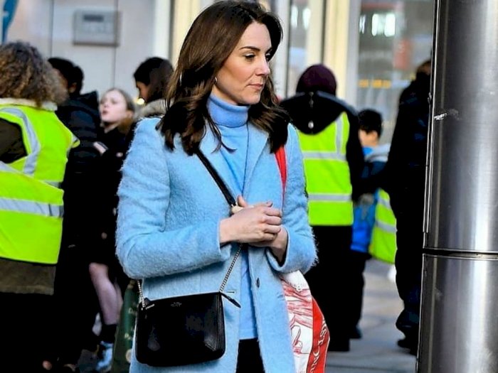 Intip Street Style Kece Ala Kate Middleton saat Belanja Buku