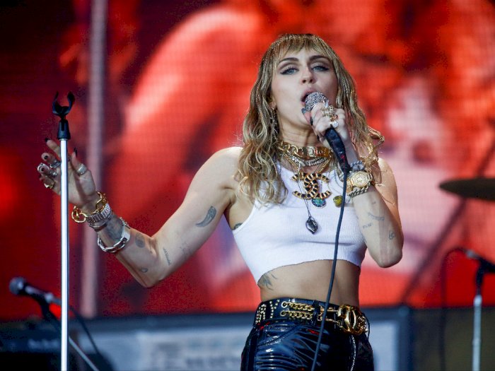 Akibat Covid-19, Miley Cyrus Batalkan Konser Amal di Australia