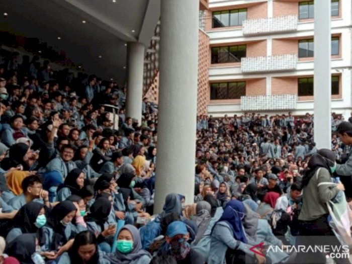 Mahasiswa Demo karena Terancam Putus Kuliah, Ini Reaksi Gunadarma