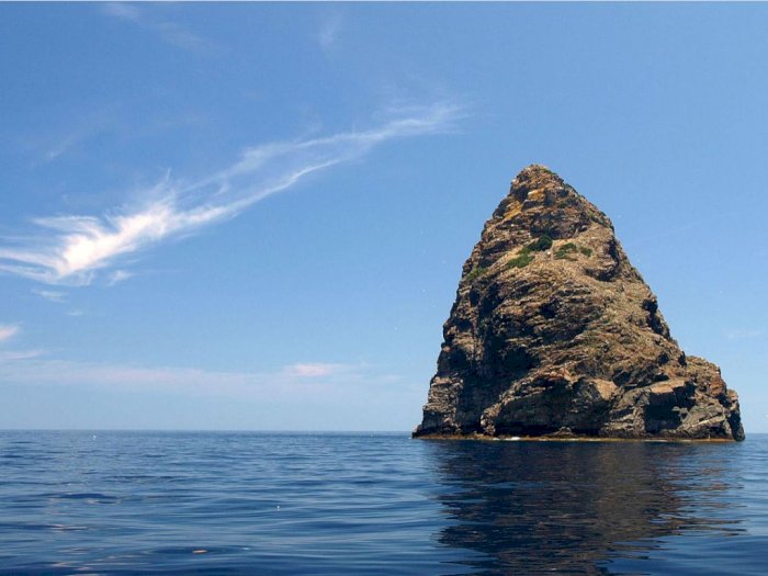 Pulau Jabuka, Pulau Magnetik yang Terbentuk dari Letusan Magma
