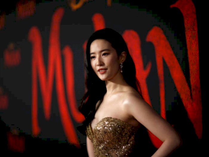 Makna Burung Phoenix dalam Gaun Liu Yifei di Premiere Mulan