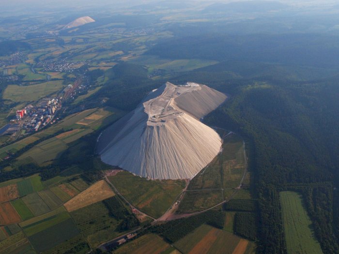 Gunung Monte Kali, Tumpukan Garam Dapur di Kota Heringer