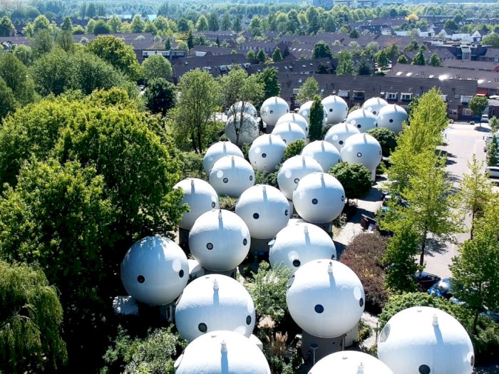 Perumahan Bolwoningen di Belanda Mirip Seperti Rumah Alien