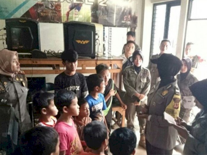 Diliburkan karena Virus Corona, Pelajar di Cianjur Malah Main ke Rental PS