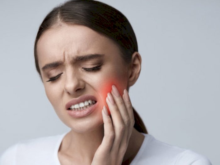 Kenapa Sakit Gigi Selalu Kumat saat Malam Hari? | Indozone.id