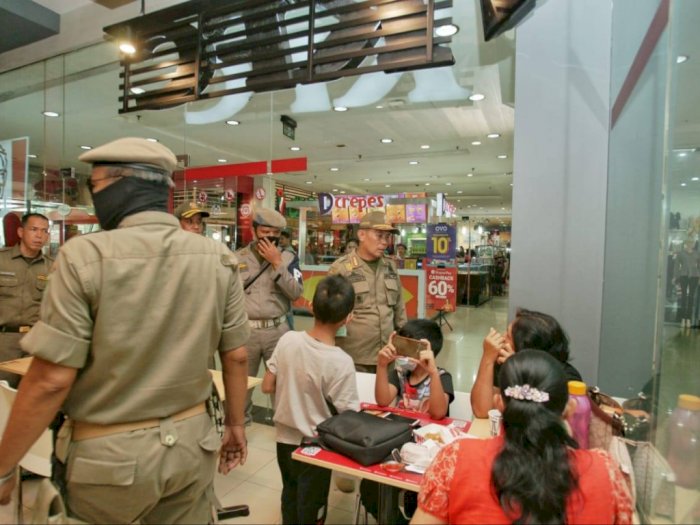 Tak Takut Corona, Orangtua Terciduk Bawa Anak ke Mall di Medan