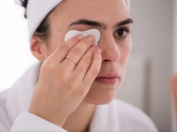 Kenapa Harus Pakai Micellar Water untuk Menghapus Makeup?