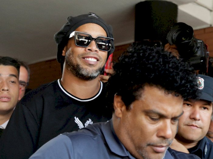 Ronaldinho Rayakan Ulang Tahunnya di Dalam Penjara