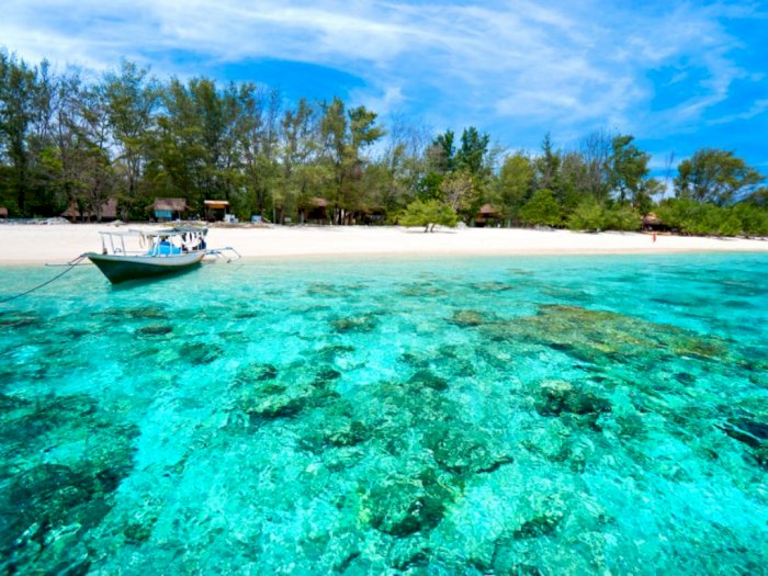 Bukan Hanya Bali dan Lombok, Ini Pantai di Indonesia yang Panoramanya Bikin Kangen