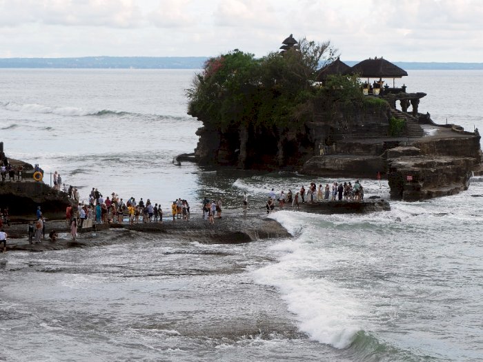 Obyek Wisata Tanah Lot Bali Ditutup Sementara