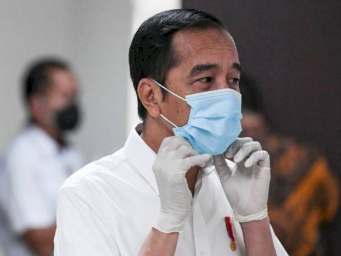Kenakan Masker, Presiden Jokowi Tinjau RS Darurat Covid-19 Wisma Atlet