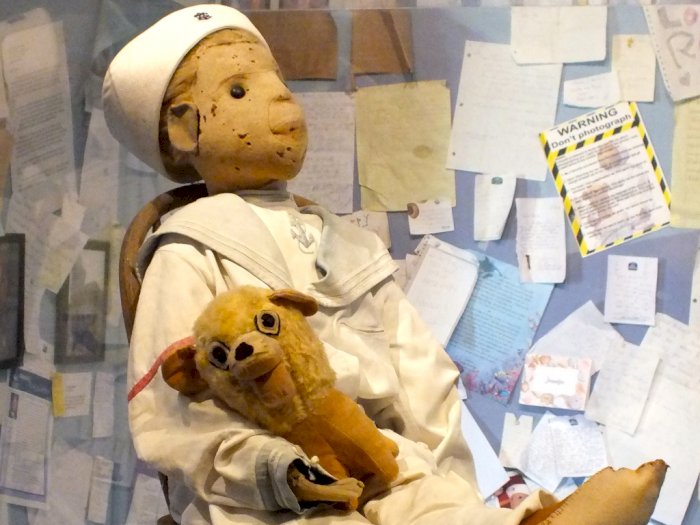 Kisah Misteri Boneka Terkutuk Robert The Doll | Indozone.id