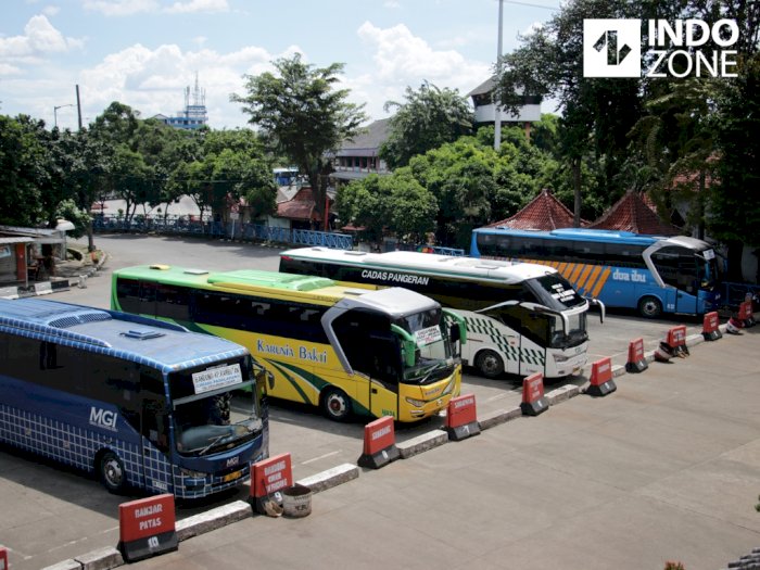 FOTO: Penghentian Operasional Bus AKAP Batal, Jumlah Penumpang Turun