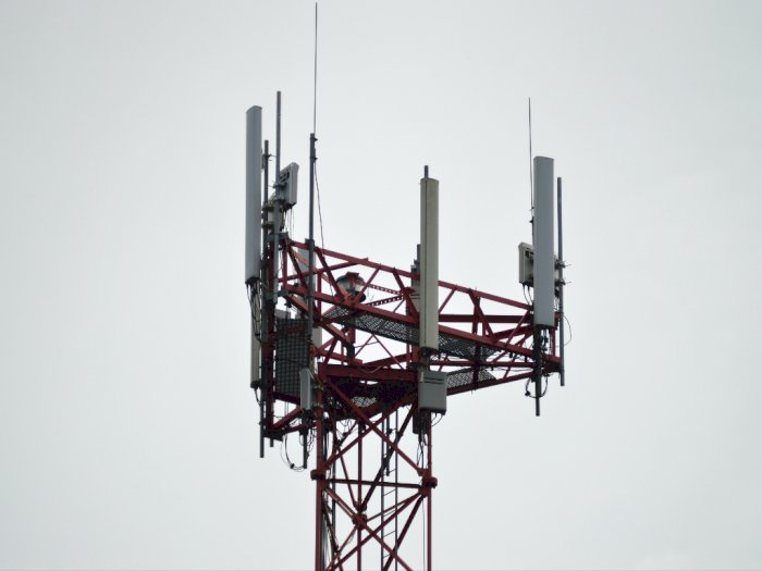 Warga Inggris Bakar Tower Sinyal 5G Akibat Konsumsi Konspirasi Soal Corona