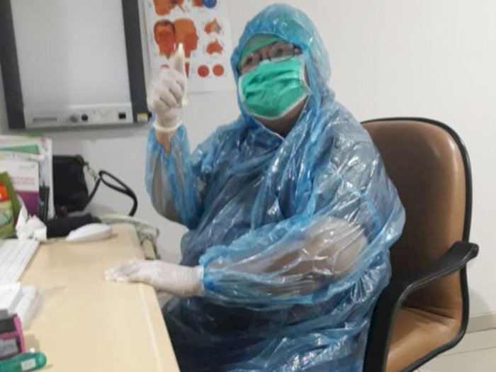 Potret Haru Dr. Bernadette yang Pakai Jas Hujan Plastik, Meninggal karena Positif Corona