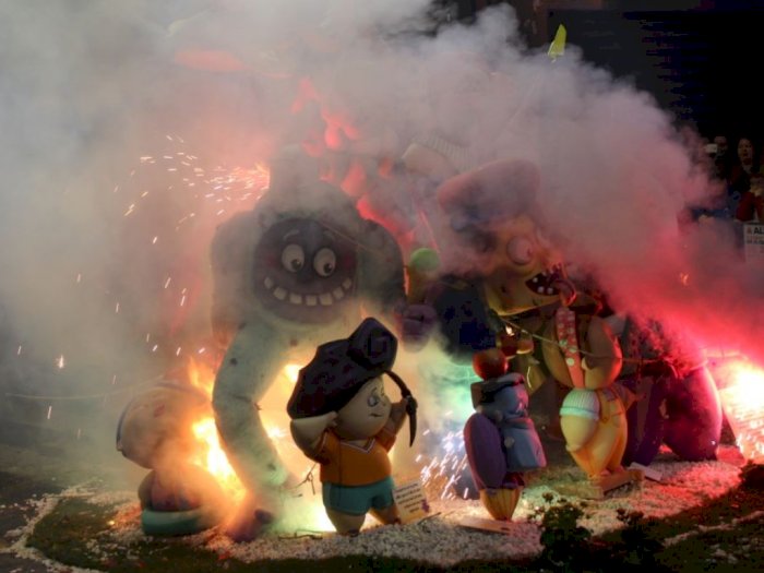 Las Fallas, Festival Membakar Boneka Raksasa di Spanyol