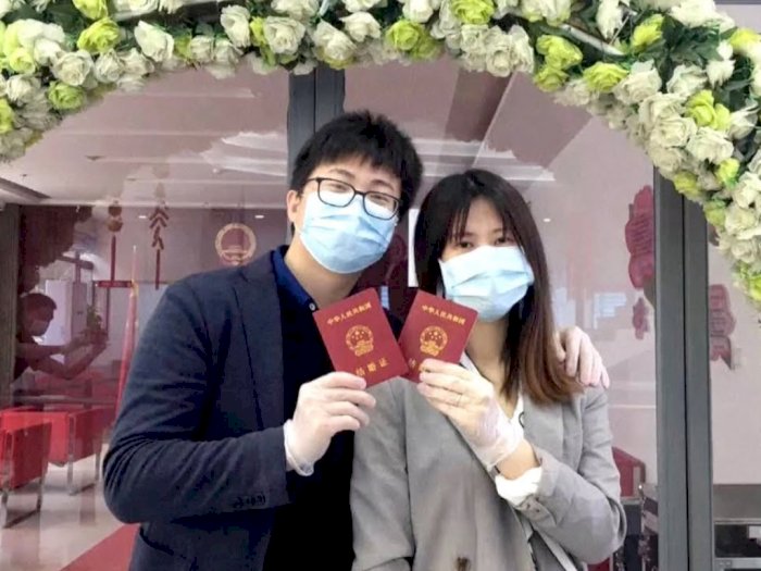 Warga Wuhan Bergegas Langsungkan Pernikahan Usai Aturan Lockdown Dicabut