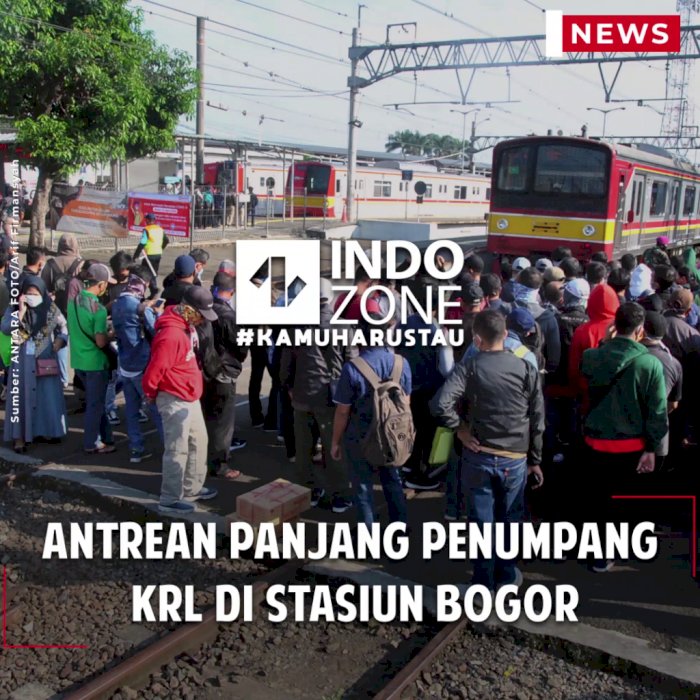 Antrean Panjang Penumpang KRL di Stasiun Bogor