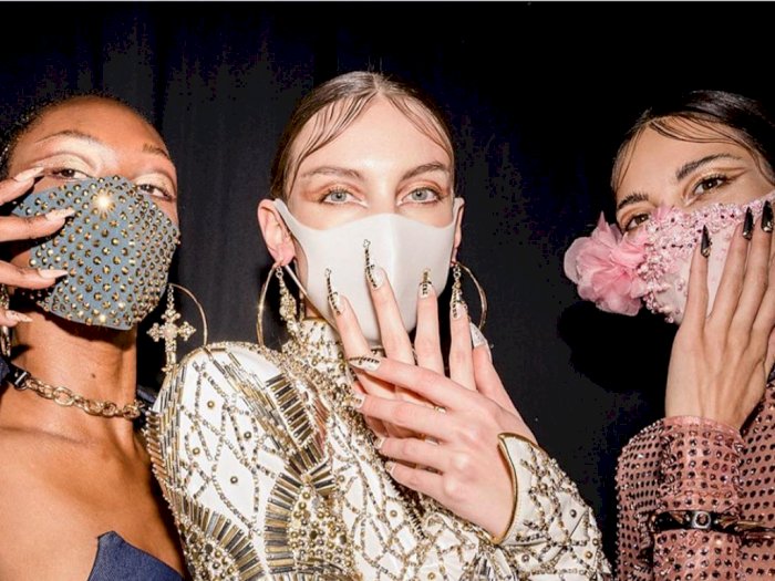 Tak Hanya Cegah Virus Corona, Masker Kini Jadi Aksesori Baru dalam Fashion