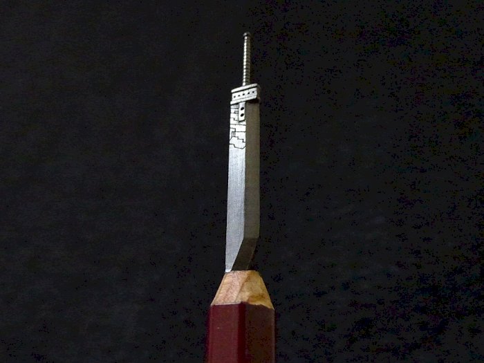 Keren! Seniman Ini Buat Buster Sword dari FF7 Remake Pakai Ujung Pensil