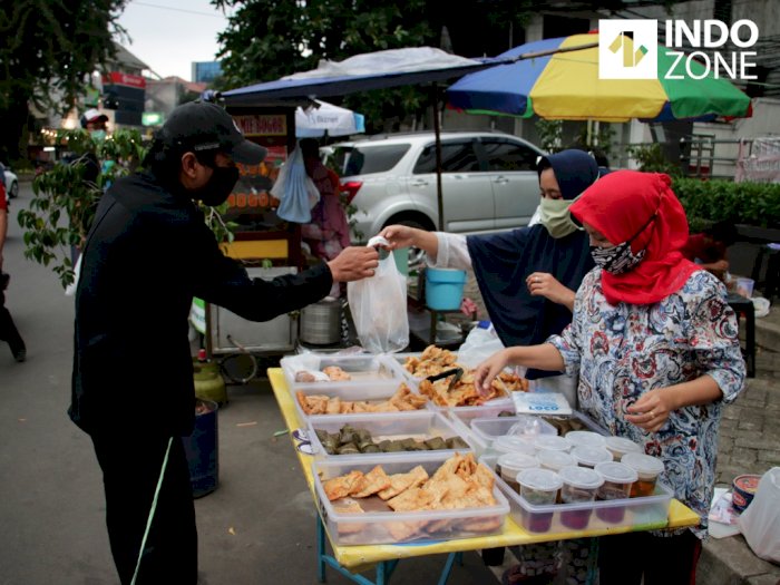 FOTO: Pasar Takjil Benhil Tetap Buka di Tengah Pandemi Corona
