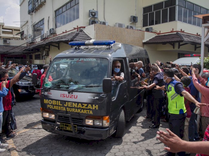 FOTO: Jenazah Didi Kempot Diberangkatkan ke Ngawi