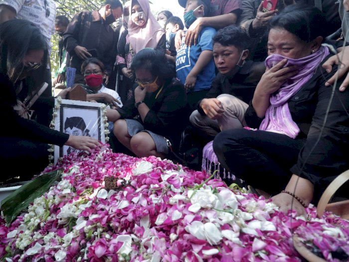 FOTO: Suasana Haru Iringi Pemakaman Didi Kempot